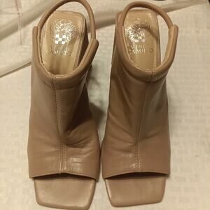 Vince Camuto Avangila Women's Leather Peep-Toe Heels Slingback Size 8 Brown